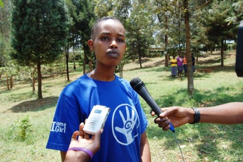 Iribagiza asobanura ibikorwa bya Plan international Rwanda.