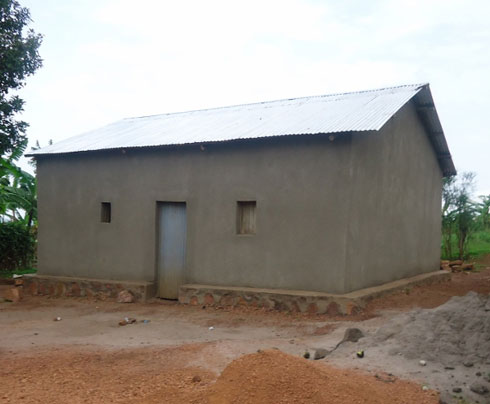 Alivera avuga ko ubu aho atuye yumva nta kibazo hakimutera kuko umuganda wamwubakiye inzu ikomeye iriho na sima.