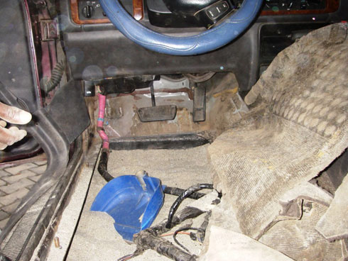 Amabuye yari ahishe mu buryo bwa gihanga kuburyo abagenzura ku mupaka batari kuyabona.