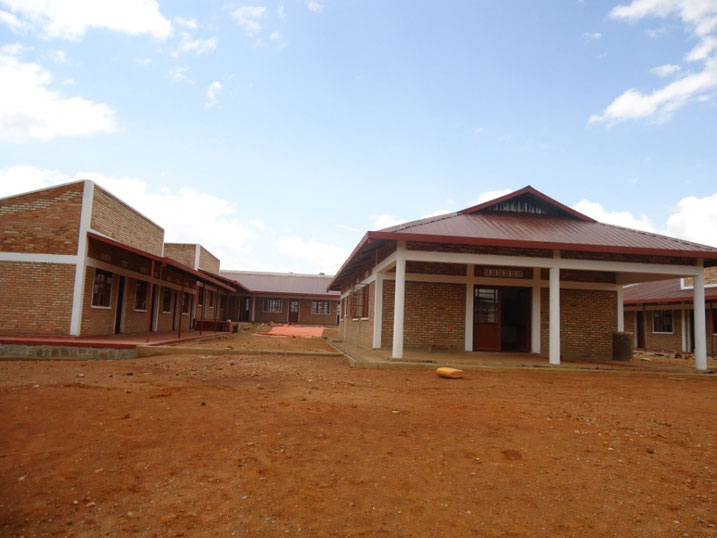 Amaduka ari mu isoko rya Kabukuba ni 20 ariko akorerwamo ni atanu gusa.