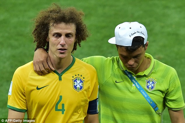 Amarira kuri David Luiz, Thiago Silva arimo kumuhoza.