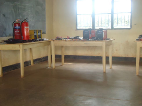 Amashami ya Siyansi ntazahita atangira kubera za laboratwari zikiri kubakwa.