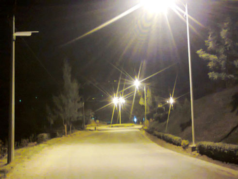 Amatara mashya ari ku ruhande rw'ibumoso. Asimbuye ashaje yari amaze igihe kinini ataka.