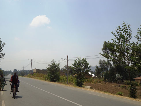 Mu karere ka Nyabihu hashyizwe amatara ku muhanda ku ntera ya kilometero ebyiri.