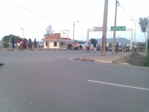 Imipaka yafunguwe ariko nta Banyarwanda barimo kwambuka kubera gutinya guhohoterwa.