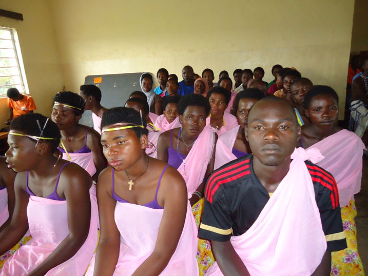 Amatorero yari yabukereye kugirango yerekane impano bafite.