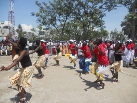 Amatorero yaserukanye indirmbo zamagana ruswa n'akarengane.