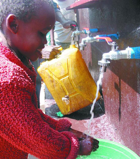 Abaturage bishimiye ko babonye amazi meza azabarinda indwara n