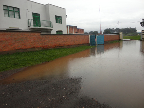 Amazi menshi yafunze ubwinjiriro bw