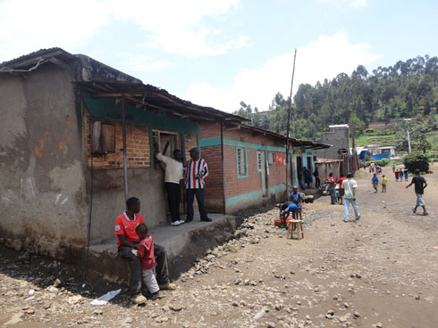 Amazu nk'aya niyo akorerwamo ubucuruzi muri Tete à gauche.