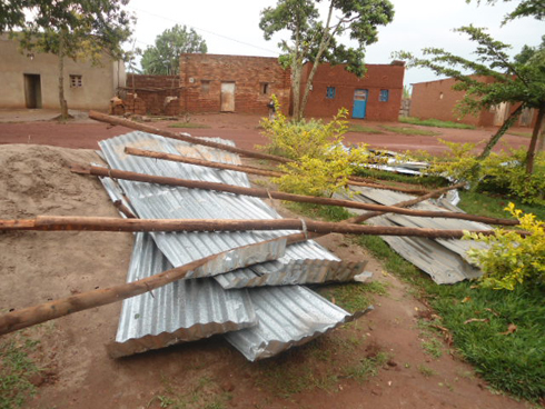 Amwe mu mazu y'abaturage yangijwe n'umuyaga.