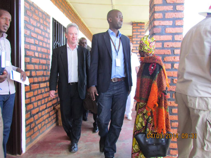 Ambasaderi wa Australia yasuye ikigo nderabuzima cya Rutare.