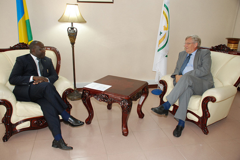 Ambasaderi Michel Flesch na Minisitiri w