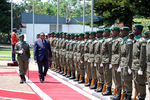 Ambasaderi John Mwangemi anyura imbere y