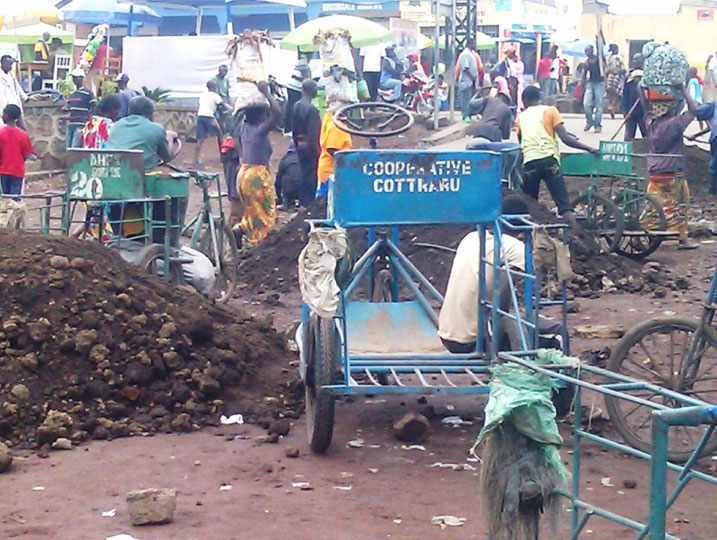 Amwe mu magare abafite ubumuga bo mu mujyi wa Gisenyi bakoresha mu kwikorera imizigo.