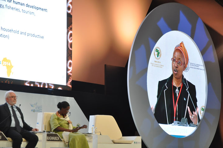 Angela Lusigi uhagarariye ishami ry