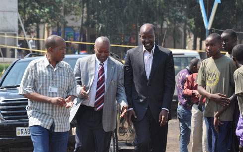 Antoine Ruvebana ubwo yari yasuye inkambi ya Nkamira ari kumwe na Guverineri w