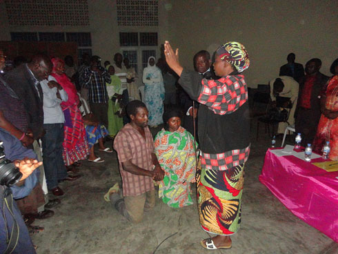 Twagirumukiza Innocent n'umugore we Nyiranizeyimana Jacqueline basabye gusengerwa ngo babane neza.