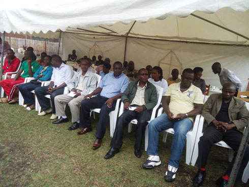 Aya masezerano yabereye imbere y'abakozi b'akarere ka Nyamasheke nyuma y'umwiherero bagize w'iminsi ibiri.