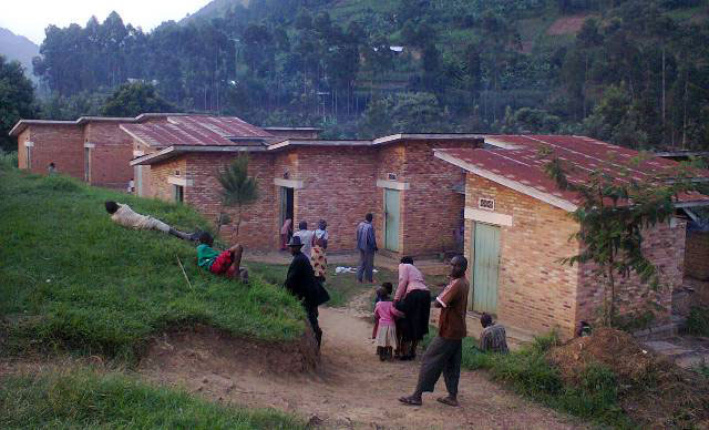 Aya mazu aherereye mu murenge wa Nemba mu karere ka Burera ni amwe acumbikiwemo Abanyarwanda birukanwe muri Tanzaniya.