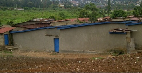 Aya mazu yubatse mu gishanga.