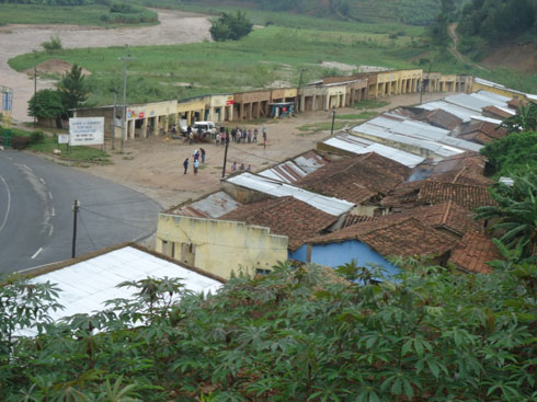 Ayo mazu niyo atavugwaho rumwe kubirebana no kwimura abaturage.