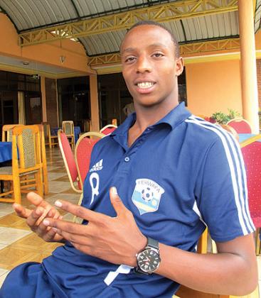 Emery Bayisenge ntaza gukina kubera akabazo k