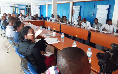 Abakozi ba BK bagiranye ikiganiro n'abanyamakuru tariki 28/08/2013.