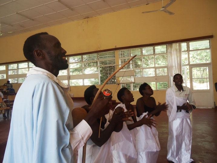 Babinyujije mu bihangano nk'indirimbo, bamwe mu baturage bagaragaje byinshi bibatera kuvuga ko bayobowe neza.