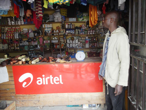 Babiri ngo bamurangaje undi wa gatatu yihisha inyuma yabo atangira kuyora ibishyimbo.