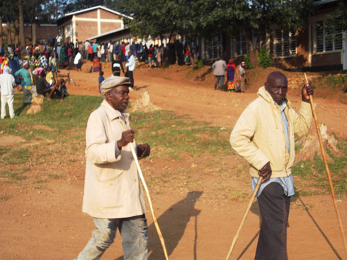 Bafashijwe gutora mbere none baritahiye.