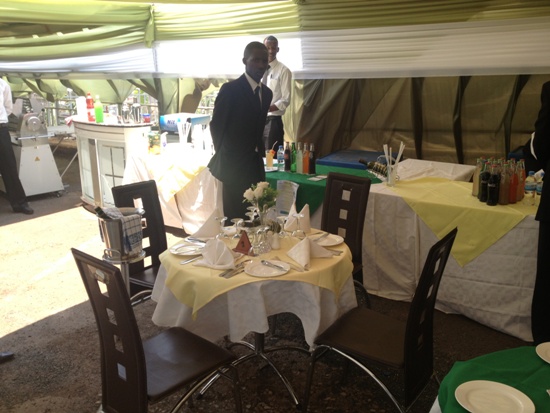 Bagaragaje n'uko bategurira abakiriya mu maresitora no mu mahoteri.