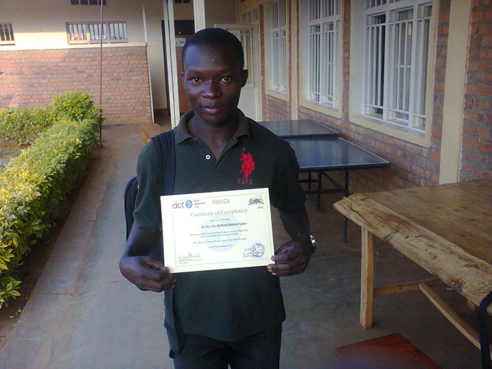 Bahigana Martin yiyemeje gukora umushinga wa Cyber Cafe izaba ari iya mbere ishinzwe mu karere ka Nyamasheke.