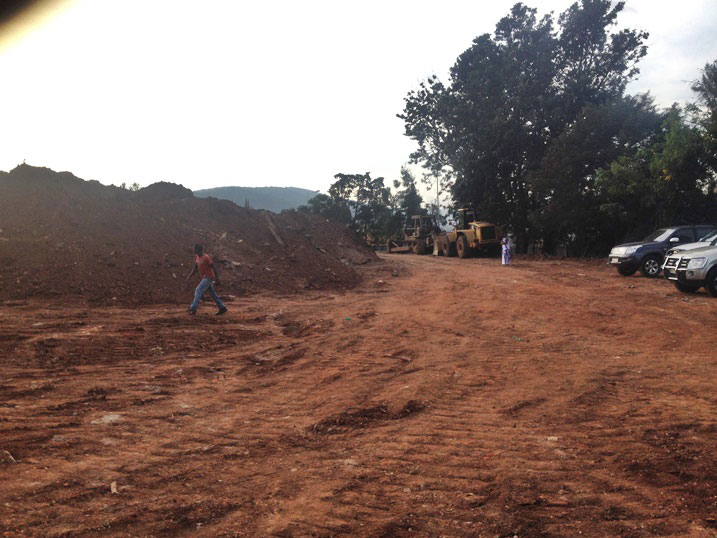 Kuri uyu wa kane tariki 15/05/2014 bahise batangira gusiza ahazajya inyubako.