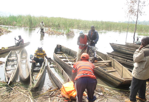 Kwambuka icyo gishanga bishoboka gusa iyo habonetse ubwato