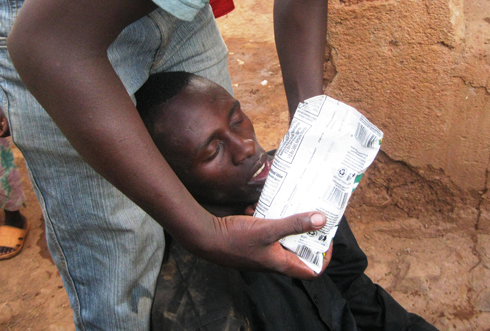 Ubwo bamuhaga amata ntabwo yumvaga atanareba, yari yataye ubwenge.