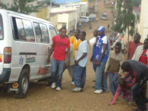 Bamwe bararwanaga bapfa abagenzi.