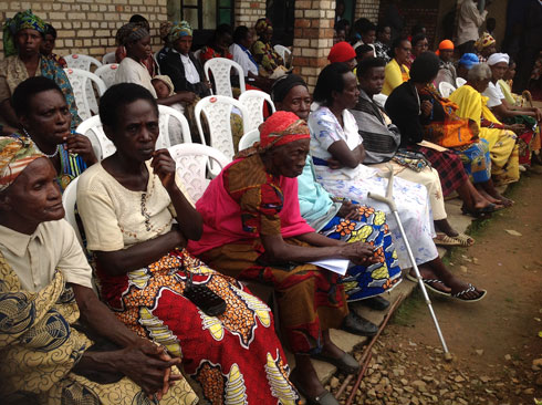 Bamwe mu bagenerwabikorwa ba FARG baje kwivuza.