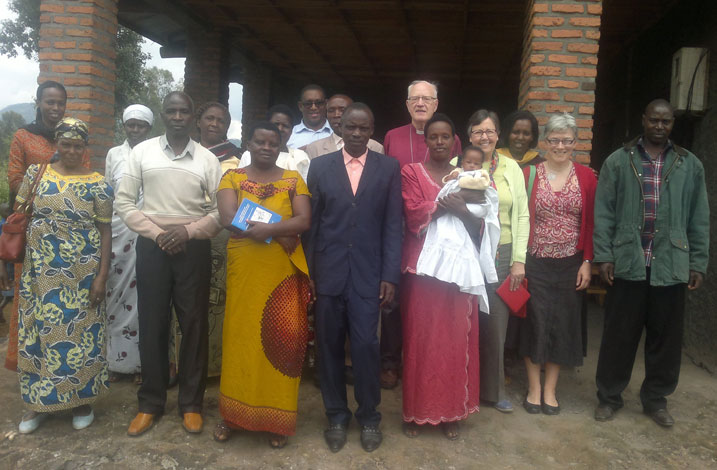 Bamwe mu bagize Koperative CAEG-Umugende bari kumwe n