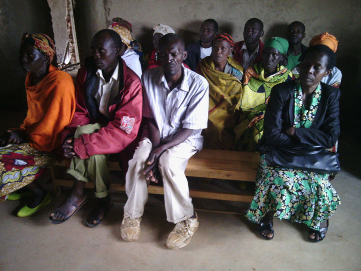 Bamwe mu bagombaga kwishyura imitungo ya Sebitabi bangije.