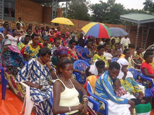 Bamwe mu bagore bemeza ko hari bagenzi ba bo bafata uburinganire uko butari.