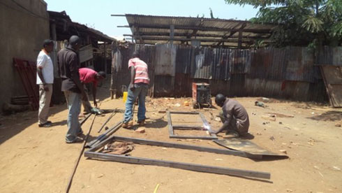 Bamwe mu bakozi akoresha biganjyemo urubyiruko.