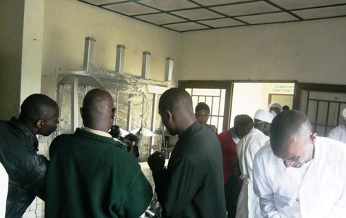 Bamwe mu bakozi b'iri kusanyirizo bashimiye ibyuma bahawe banavuga ko bizabafasha gutunganya umusaruro mwinshi, neza kandi mu gihe gito.