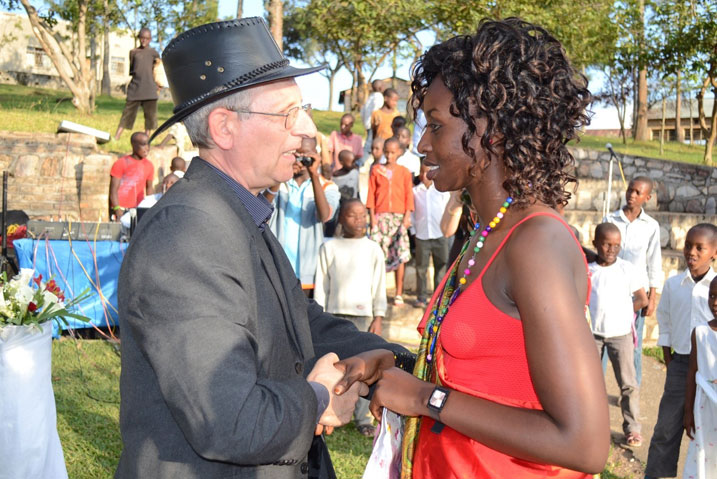 Bamwe mu bana ku giti cyabo bashimiye uyu mupadiri wabahaye ubuhingiro muri Jenoside yakorewe Abatutsi.