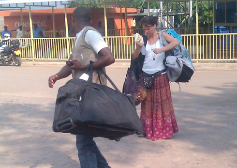 Bamwe mu banyamahanga bari kuzana n