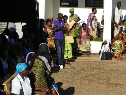 Bamwe mu bari bategereje kuvurwa indwara zinyuranye batewe na Jenoside.