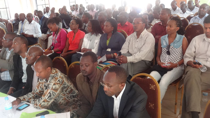 Abayobozi mu nzego z'ubuvuzi n'iz'ubuyobozi bw'ibanze bari bitabiriye inkera y'imihigo.