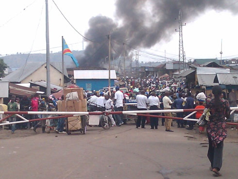 Bamwe mu bashinzwe umutekano ba Congo bafashe Abanyarwanda babafungira mu mazu.