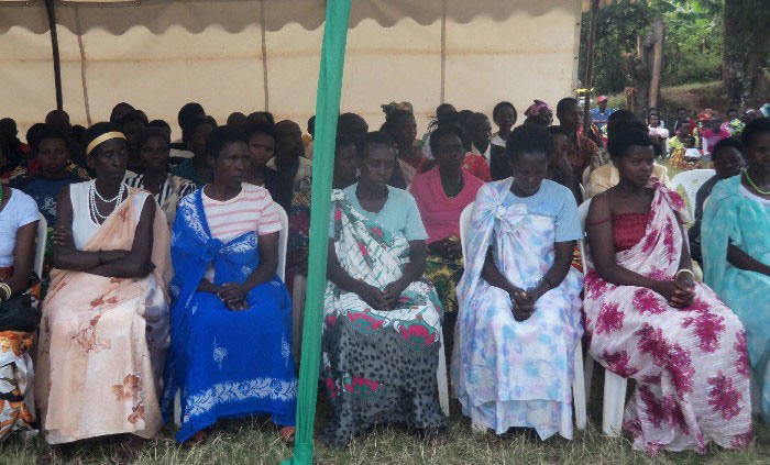 Bamwe mu bibumbiye mu matsinda Ejo Heza yo kugurizanya kwizigama.