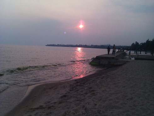 Bamwe mu bitabira koga mu Kivu bavuye kure ngo nibo kica.